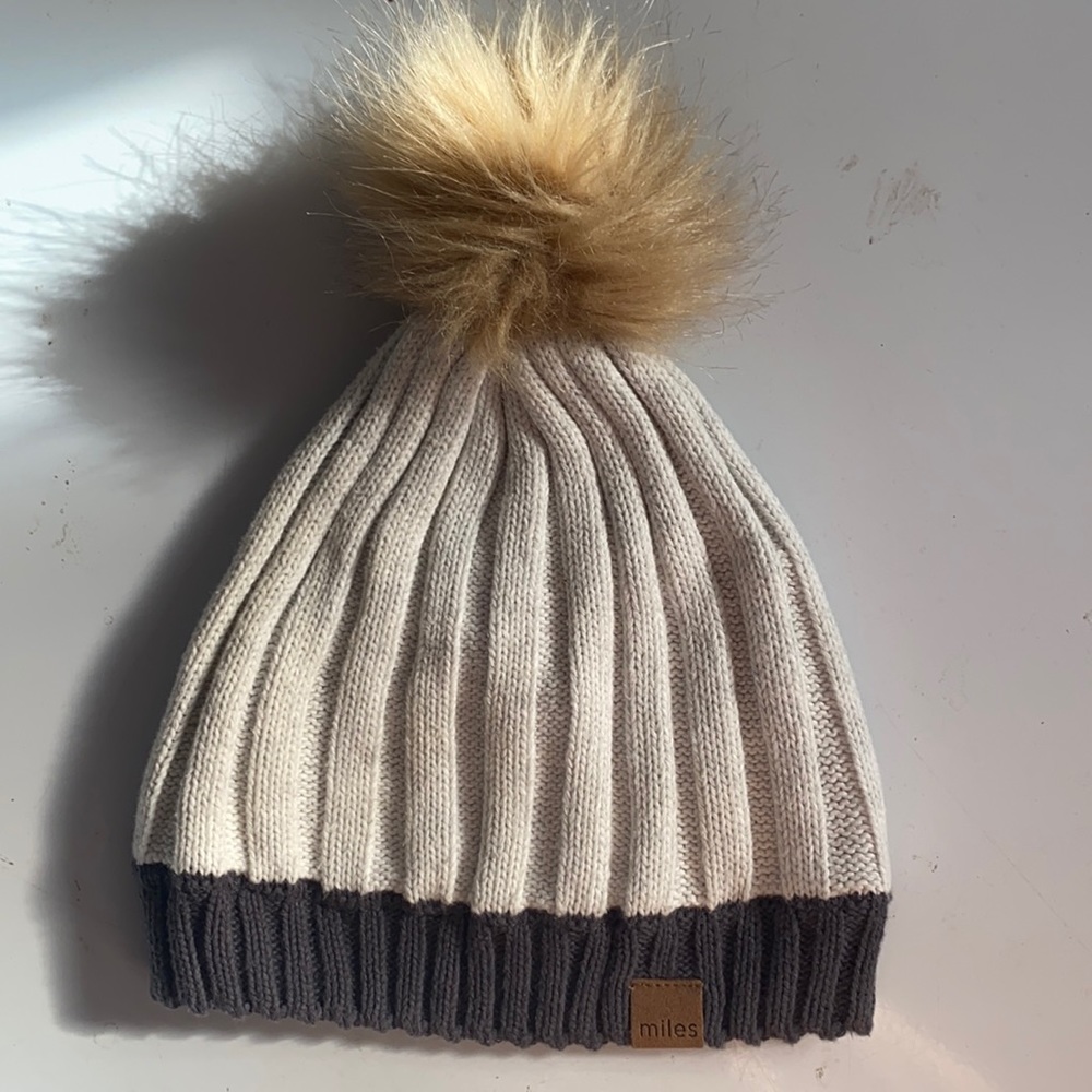 Miles Baby toque 18-24 fits small grey white knit pompom